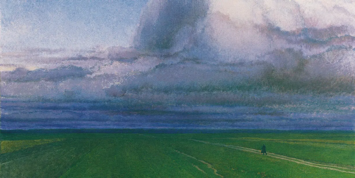 Dipinto di un paesaggio nuvoloso con una distesa di prato verde e un viandante che cammina visto da lontano
